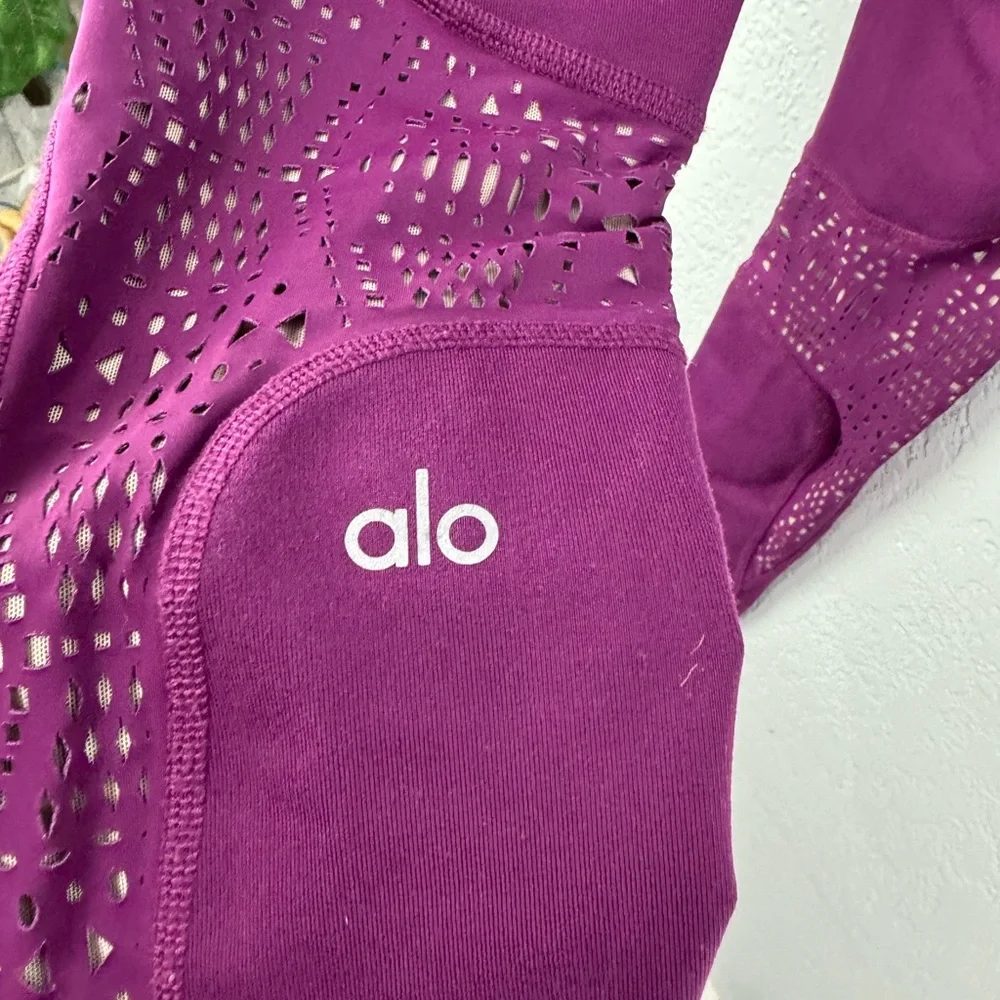 Alo Yoga West Coast Eyelet Laser Cut Stirrup Leggings I Size: XS